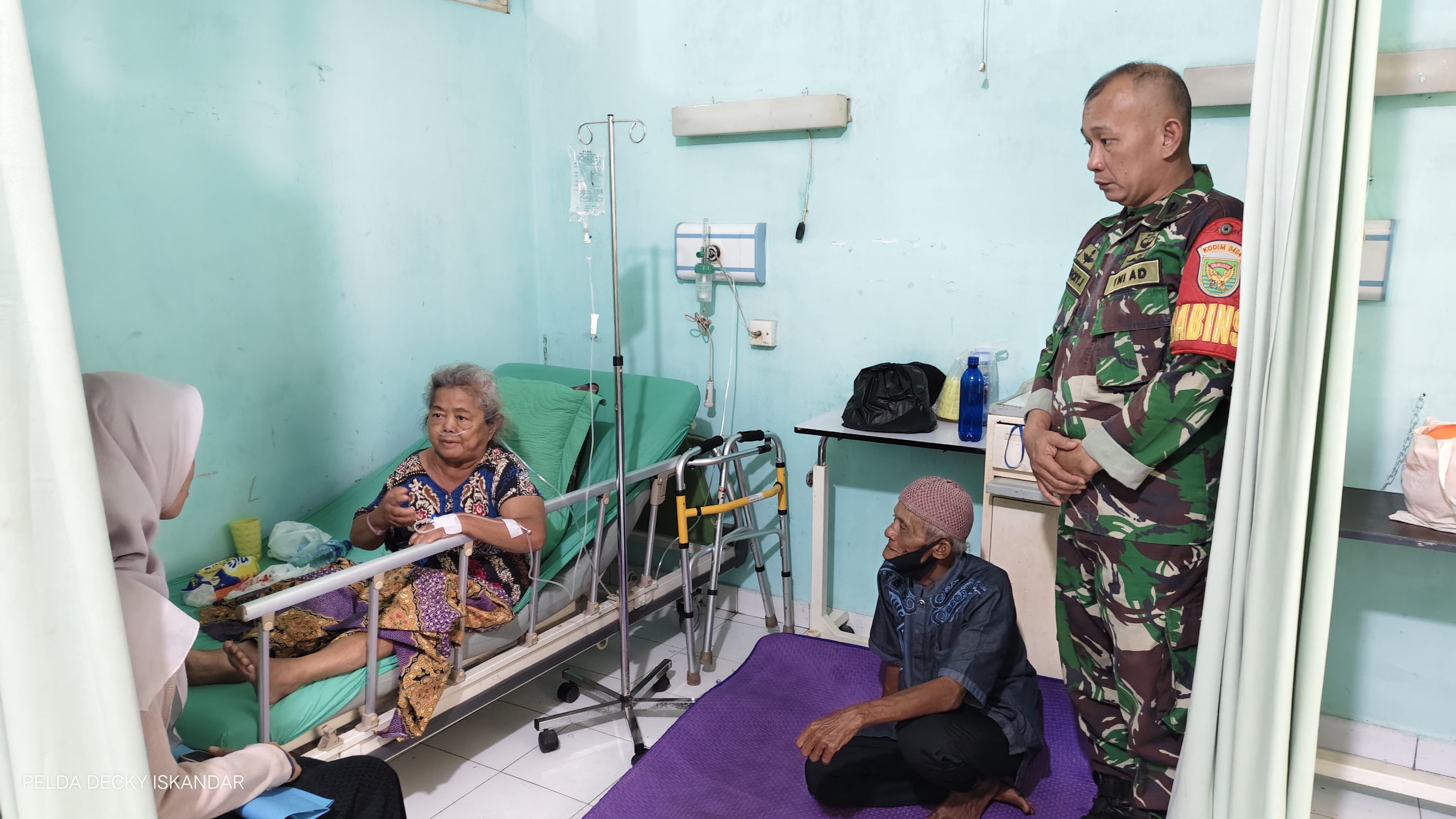 Pelda Decky, Dampingi CSR PTBA Jenguk Warga Yang Sakit